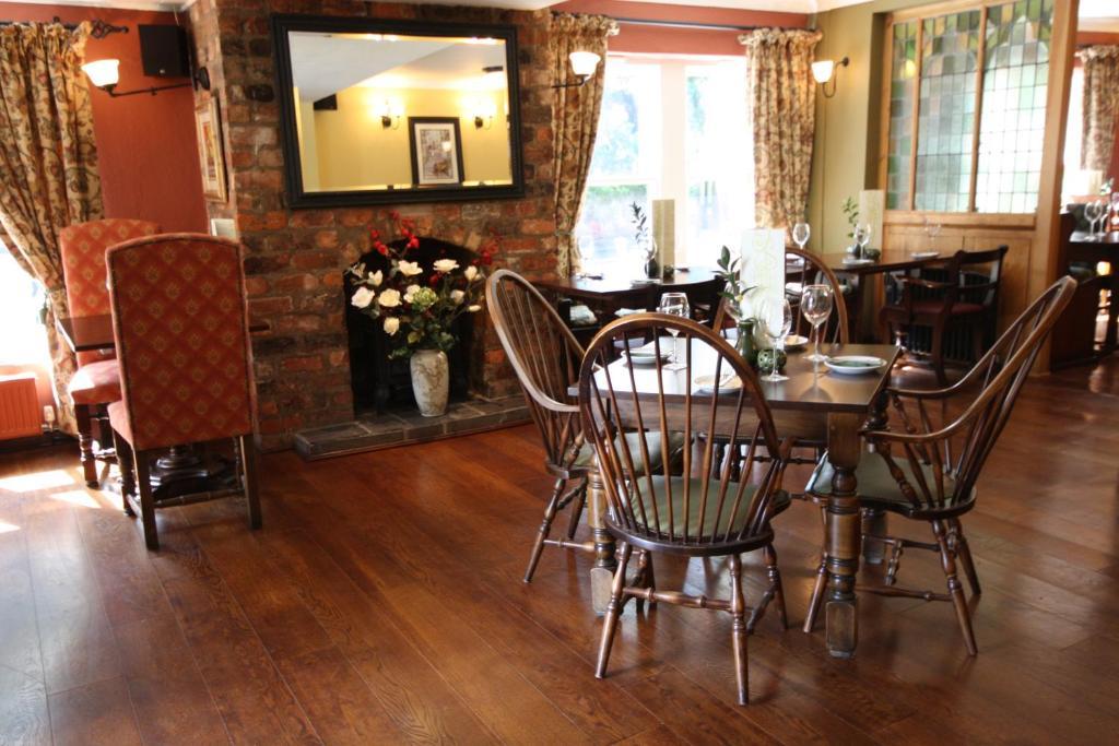 The Dibbinsdale Inn Bromborough Exteriör bild