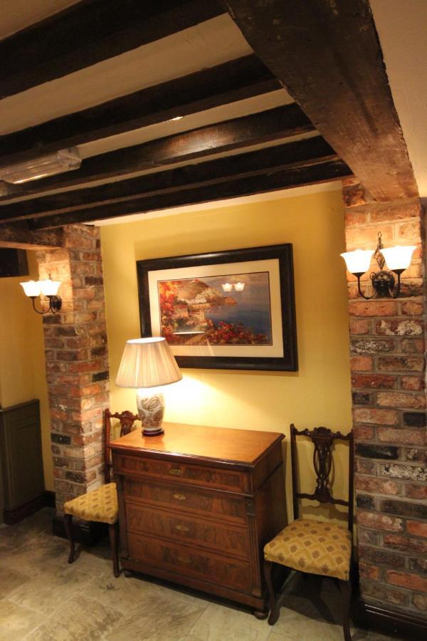 The Dibbinsdale Inn Bromborough Exteriör bild